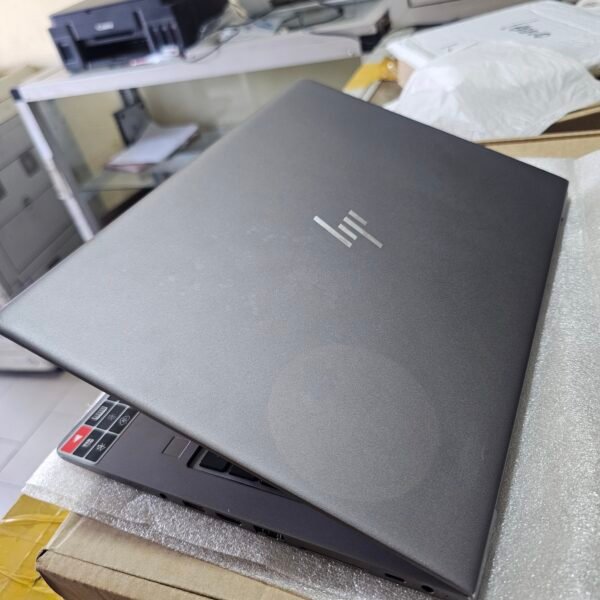 HP ZBook u14 G5  Core i5 Ecran tactile